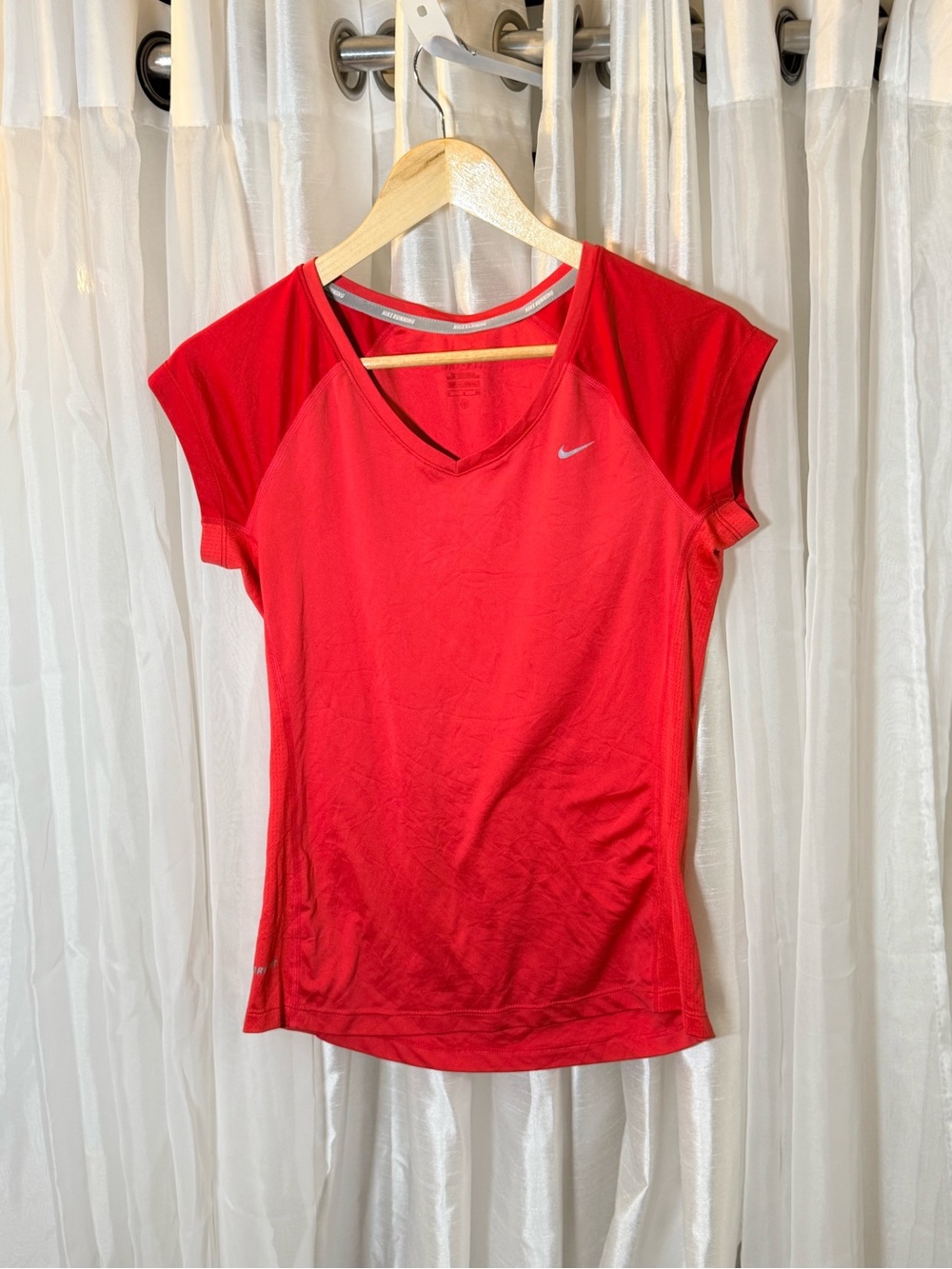 Old Navy Red Short Sleeve V‑Neck Active Tee